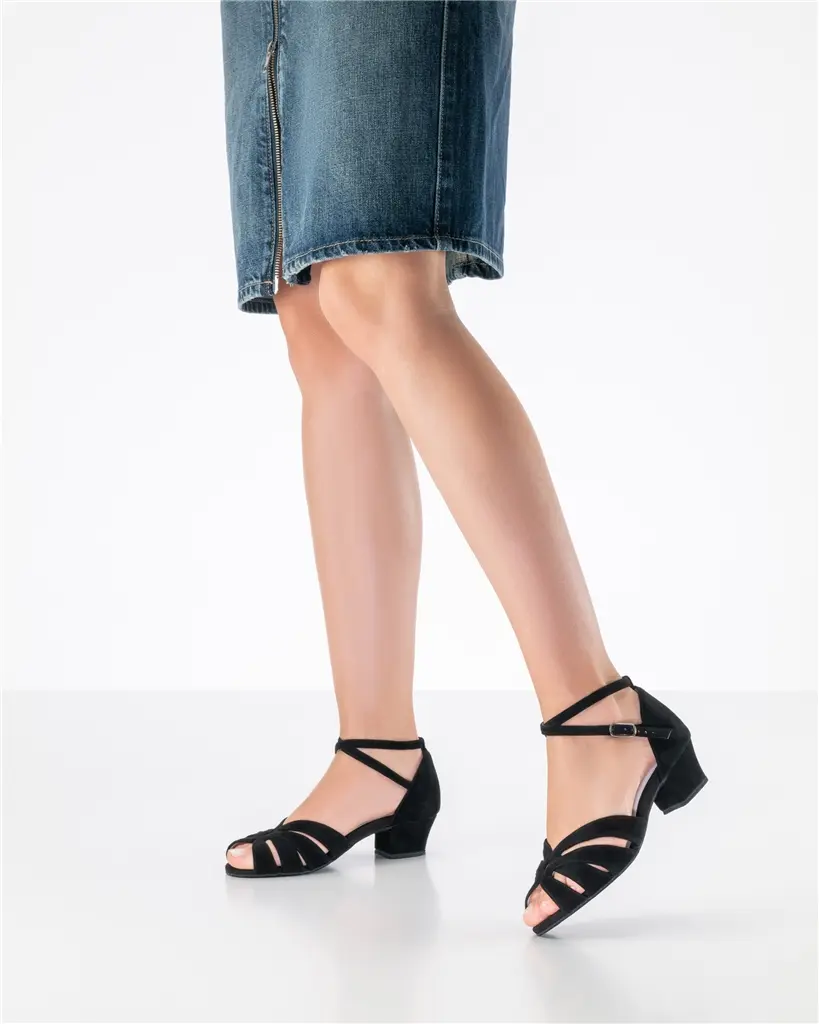 aina_35_suede_black_b.webp